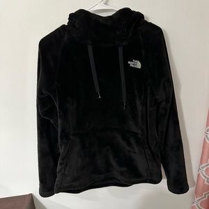 VERY NEW north face pull over!